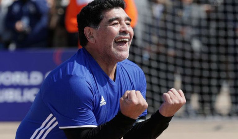 Maradona anotó golazo y celebró como ante Perú por las Eliminatorias 2010