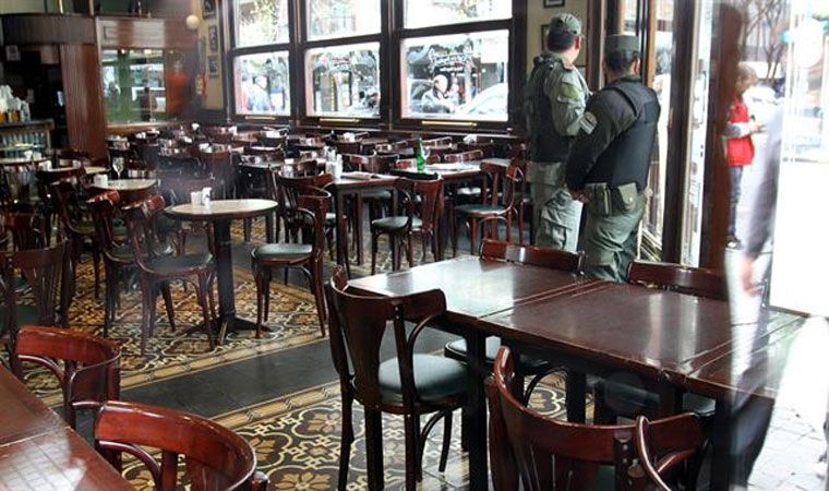 Allanan histórico café porteño por