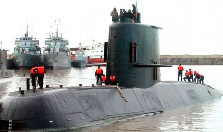 Desaparece submarino argentino, lleva 44 personas a bordo