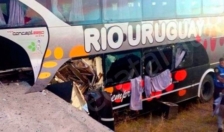 Un micro con chicos chocó en Villaguay: hay al menos dos muertos