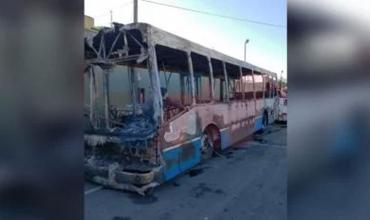 En la previa del paro, Bullrich mostró fotos de colectivos incendiados y denunció: "Las mafias ya están actuando"