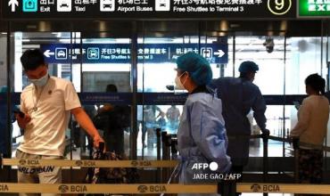 China cancela cientos de vuelos por nuevos brotes de coronavirus