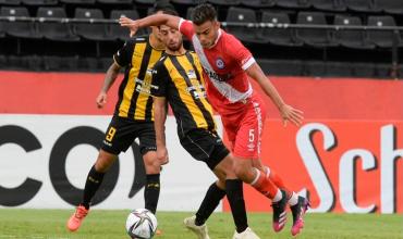 Argentinos venció a Olimpo con doblete de Ávalos