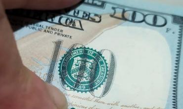 Dólar hoy: el blue subió a $323 y el BCRA compró USD 5 millones en el mercado