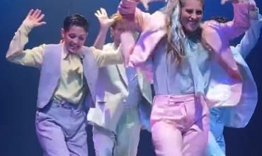 Increíble debut de Julieta Poggio en Fuerza Bruta: acrobacia y baile 