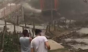 Catamarca: Impactante alud en Rincón se llevó el nuevo puente colgante y hay evacuados