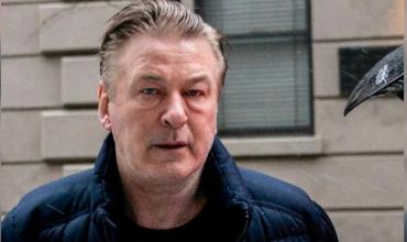 Acusaron a Alec Baldwin de homicidio involuntario tras la muerte en el rodaje de 'Rust'