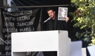 Axel cantó en el acto por el 30 anviersario del atentado a la AMIA: "Fue movilizante y conmovedor"