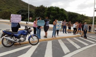 Vecinos realizan un nuevo corte de ruta en reclamo por falta de agua: “¡Que el señor Gobernador deje de vender el agua que es nuestra!” 