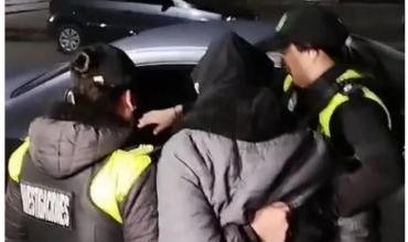 Trasladan a la mujer detenida por el robo del celular de un gobernador