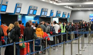 Pilotos amenazan con cancelar vuelos en vacaciones de invierno por un conflicto con el Gobierno