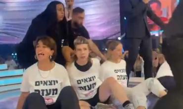 Se infiltró un grupo de activistas en Gran Hermano Israel contra la guerra en Gaza y el momento fue tenso