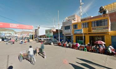 Desaguadero, el pueblo fronterizo de Perú al que acuden muchos bolivianos en busca de dólares y alimentos