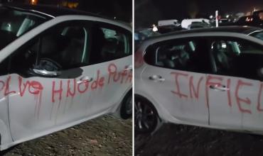 “Te extraño, infiel”: el mensaje pintado en un auto que impactó tras una fiesta en San Juan