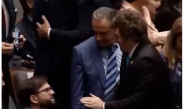 Javier Milei y Gabriel Boric protagonizaron un tenso saludo en Bolivia