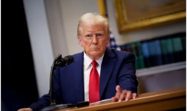 Trump celebró la dimisión del director de la BBC y le acusó de "corrupto"