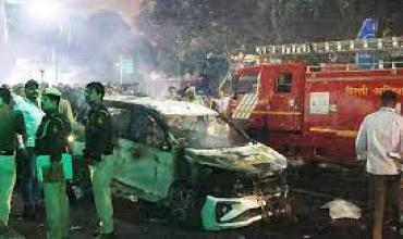 Explosión de un coche en Nueva Delhi deja ocho muertos y heridos