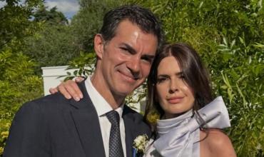 Isabel Macedo se vistió de un color muy claro para una boda y en las redes no se lo dejaron pasar