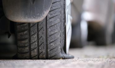 Una docente perdió el control del auto tras reventarse un neumático en la autovía Nonogasta Chilecito