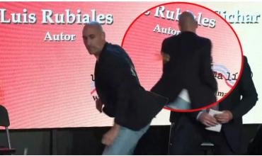 Luis Rubiales, expresidente de la RFEF, fue atacado a huevazos ¡por su tío! en la presentación de su libro