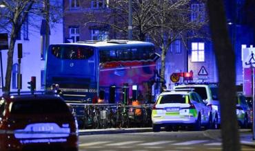 Un autobús embistió una parada en Estocolmo: la Policía dijo que hay “varios muertos”