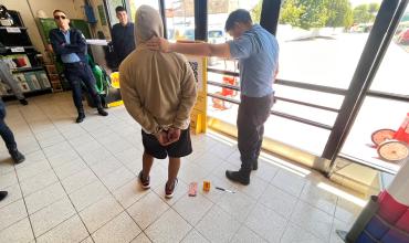 Un joven fue detenido tras robar un celular con un arma blanca en el barrio UPCN