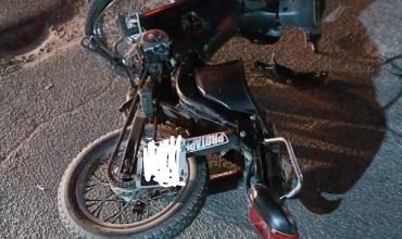 Un joven motociclista resultó herido tras chocar con una camioneta en barrio Malvinas Argentinas