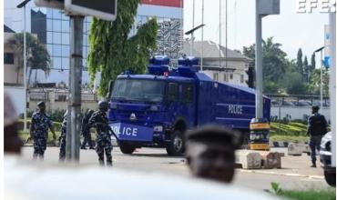 Un grupo armado secuestró a 25 nenas en una escuela de Nigeria y asesinó al director