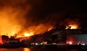 Devastador incendio en Japón: hay al menos un muerto y más de 170 edificios calcinados por el fuego