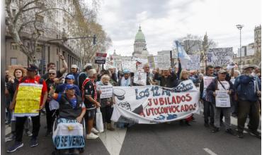 Nuevo operativo policial en Plaza de Mayo ante la marcha de los jubilados