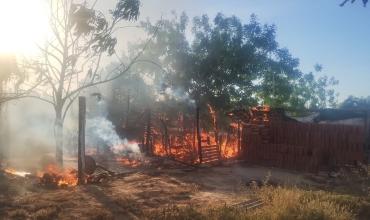 La Rioja: un incendio destruyó por completo un rancho en el barrio Francisco II