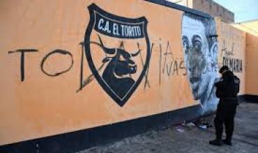 Vandalizaron un mural de Ángel Di María en la entrada del club rosarino en el que empezó a jugar al fútbol