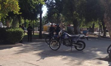 Dos personas en situación de calle se pelearon en la plaza Facundo Quiroga