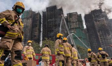 Hong Kong sufre el peor incendio en 70 años: ascienden a 55 los muertos y hay 250 personas desaparecidas