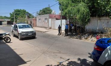 Robó un colchón de dos plazas y escapó en una moto