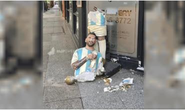 En medio de la interna del Gobierno con la AFA, destrozaron una estatua de Lionel Messi
