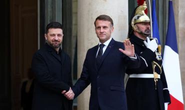 Zelensky se reunió con Macron en París en medio de las negociaciones entre EEUU, Rusia y Ucrania por un posible acuerdo de paz