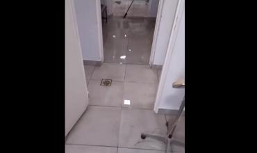 Hospital Eleazar Herrera Mota: el laboratorio quedó bajo agua tras el colapso de cloacas