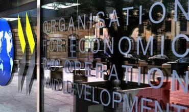 La OCDE redujo la proyección de crecimiento para la Argentina y revisó al alza la inflación