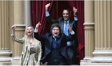 Selfies, chicanas y un grito de “andá a bañarte”: lo que no se vio de la jura en Diputados