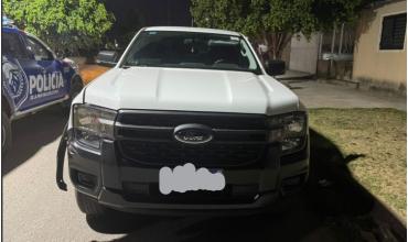 Una motociclista fue embestida por una camioneta que luego se dio a la fuga