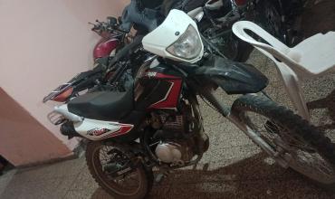 Allanamiento en barrio Jardín Residencial: secuestran una motocicleta denunciada