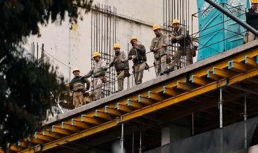 Reforma laboral del Gobierno: qué propone sobre vacaciones, indemnizaciones, despidos y los “bancos de horas”