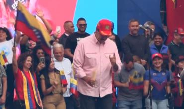 En medio de la tensión con Donald Trump, Nicolás Maduro canta y baila en Caracas