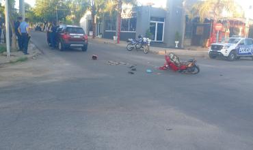  Accidente en Barrio Tiro Federal: Colisión entre una camioneta y una motocicleta deja a un herido grave