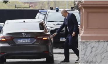 El Gobierno evita desacreditar a Sturzenegger pero aclara por lo bajo que la reforma laboral no será retroactiva