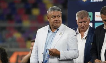 Chiqui Tapia vio en primera fila el título de Estudiantes: insultos de los hinchas, el frío saludo de Domínguez y un posteo sin nombrar a Verón