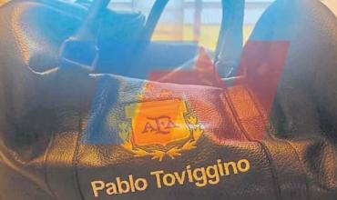 Un bolso de la AFA y una placa de Barracas en honor a Toviggino: las nuevas imágenes de la mansión de Pilar