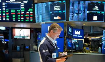 Tras los anuncios del BCRA, el Gobierno espera la reacción del mercado y busca que baje el riesgo país