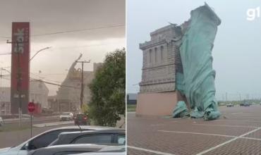 Brasil: vientos de hasta 90 km por hora derrumbaron una réplica de la Estatua de la Libertad de 35 metros